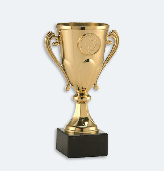 Arnhem - Pokal i guld med svart marmorsockel och plats för motiv (24031)